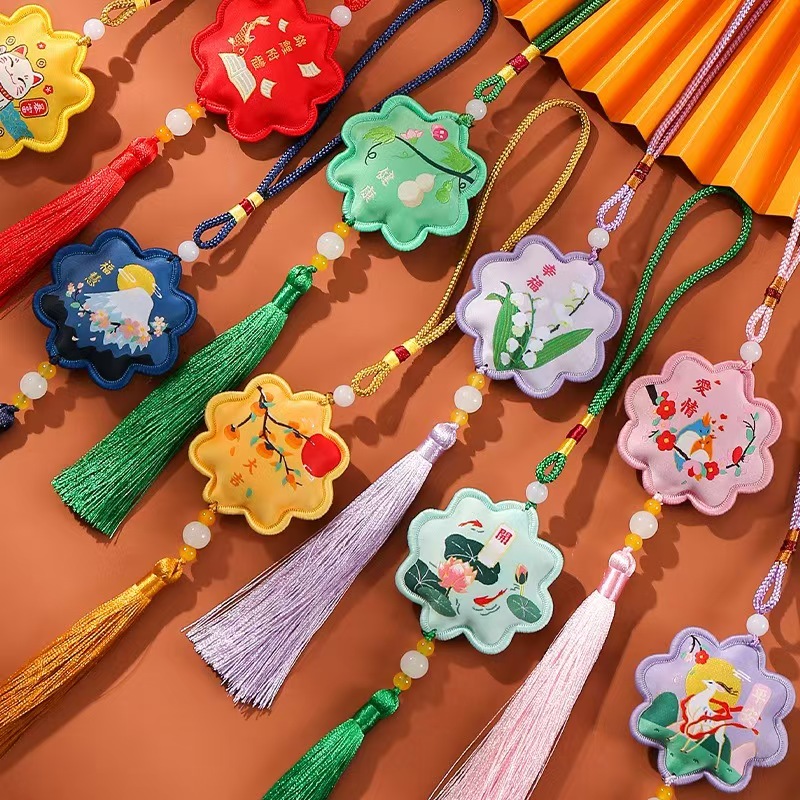 Floral-Patterned Bordered Small Gift, Traditional Chinese-Style Fragrant Sachet for Blessings, Safety Amulet, Car Accessory, Festive Event Pendant